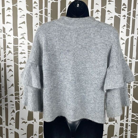 Gianni Bini Ruffled Cropped Sleeve Crewneck Fuzzy Sweater M Gray - Picture 4 of 7